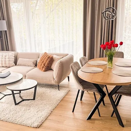 Apartment With Private Yard In Zaliakalnis
