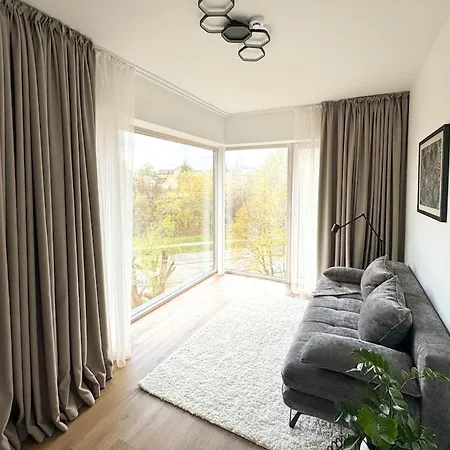 Apartment With Private Yard In Zaliakalnis