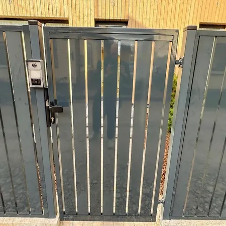 With Private Yard In Zaliakalnis * Kaunas