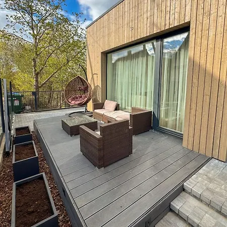 Modern Cosy W Views & Workspace *