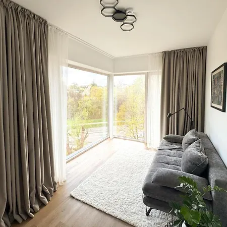 Modern Cosy W Views & Workspace