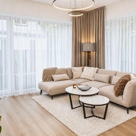 Modern Cosy W Views & Workspace